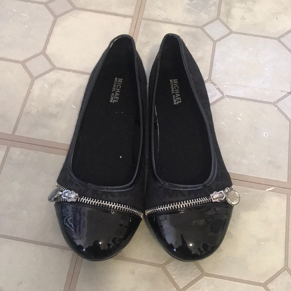 Like new Michael Kors flats size 4